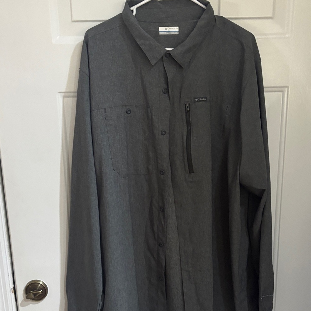 Columbia Dark Gray Button-Up Shirt